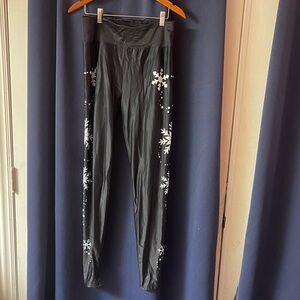 Black Snowflake Women's Leggings